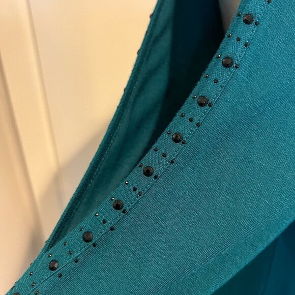 Cable & Gauge Green long sleeve top with split sleeves and beadwork, Size Med - Picture 6 of 8
